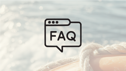 Icon "FAQ" auf einem Bild mit einem Rettungsring, dahinter ein Seil und das Meer